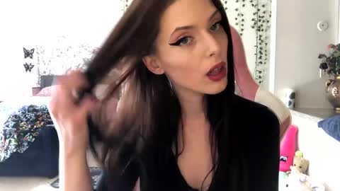 Ally Girl In Her Ally World online show from March 4, 11:22 pm