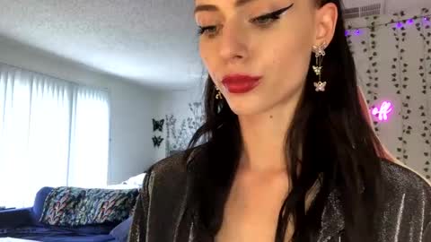 Ally Girl In Her Ally World online show from February 7, 8:31 pm