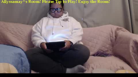 Allyssamay online show from November 8, 5:01 am