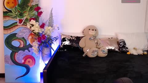 alma_art_ online show from February 7, 9:15 pm