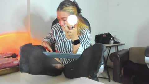 ALMA FENIX  online show from April 1, 2:47 pm