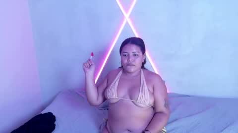 alondra_x0x0 online show from May 7, 4:21 pm