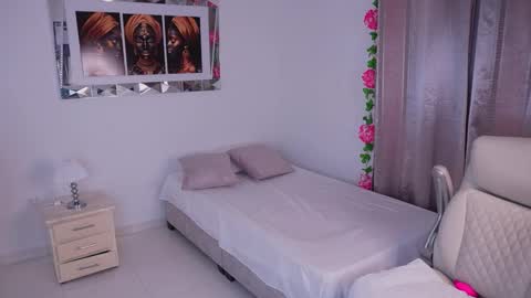 Alondra online show from February 3, 8:24 pm