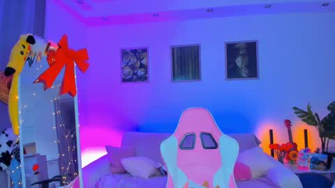 alyssa_smitt online show from February 13, 7:35 am