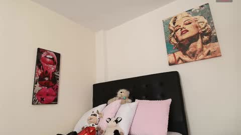 Isabella online show from February 6, 7:51 pm