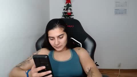 The queen of the biceps  online show from December 20, 10:47 pm