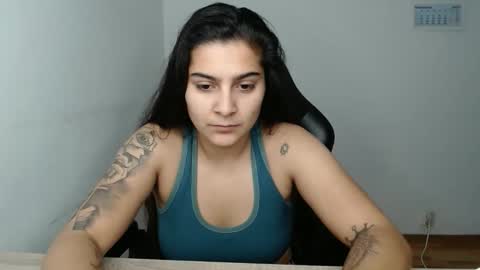 The queen of the biceps  online show from November 23, 9:05 pm