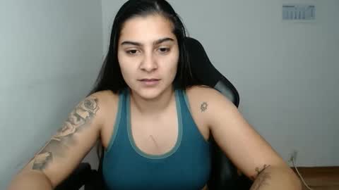 The queen of the biceps  online show from November 27, 7:50 pm