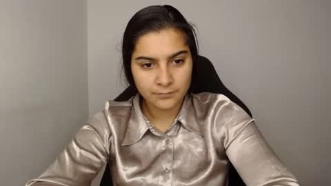 The queen of the biceps  online show from December 5, 12:00 pm