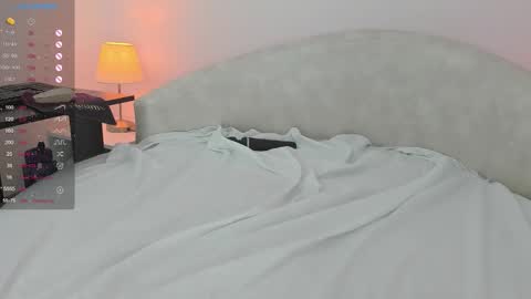 Amanda Marcuzzi  online show from November 20, 1:23 pm