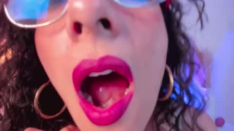 Amara Yasbel online show from November 10, 6:03 pm