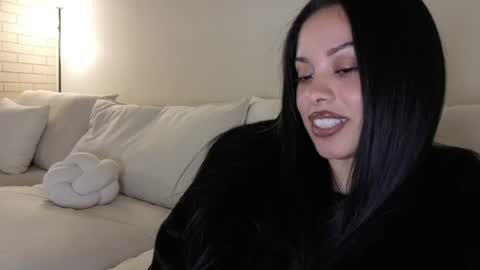 amaya_floress online show from June 1, 7:32 am