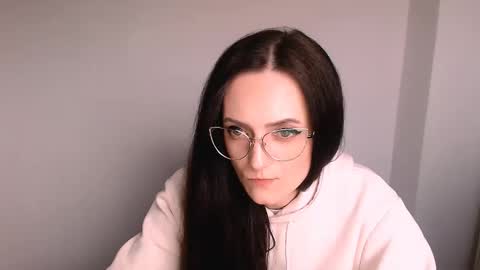 Izza online show from November 12, 1:42 pm