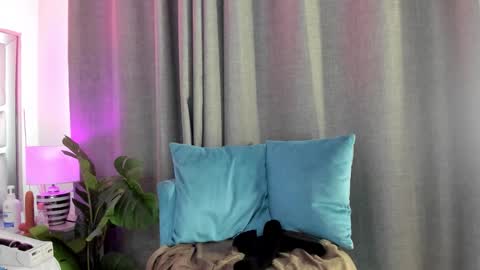   online show from March 3, 7:20 pm