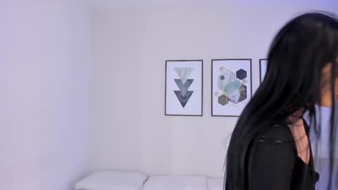 ambarevans_ online show from September 23, 12:03 pm