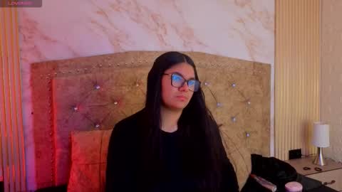 AMELIA CASTELL  online show from March 19, 11:47 am