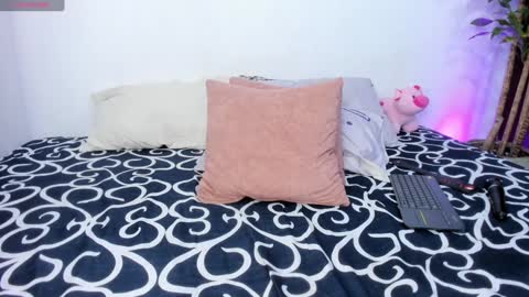 Amelie  online show from January 23, 1:19 am