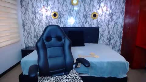 Amell Thomson online show from December 20, 12:31 pm