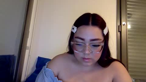 ami_rosee online show from February 4, 6:49 am