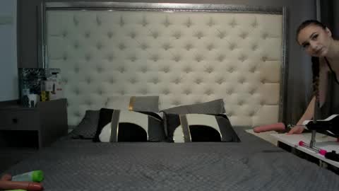 amiellarose online show from May 21, 5:38 am
