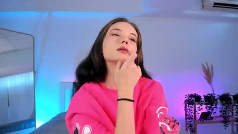 AMIRA WOW online show from September 13, 2:36 pm