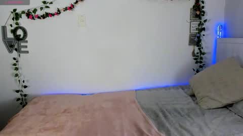 amy_bee1 online show from January 17, 12:29 am