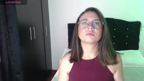 ana_arms_ online show from March 25, 3:59 pm