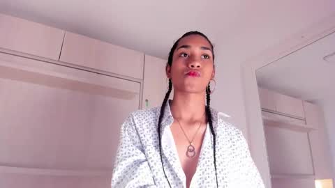 anaacollins_ online show from November 8, 12:54 pm