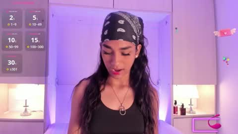 anaacollins_ online show from November 3, 11:58 am