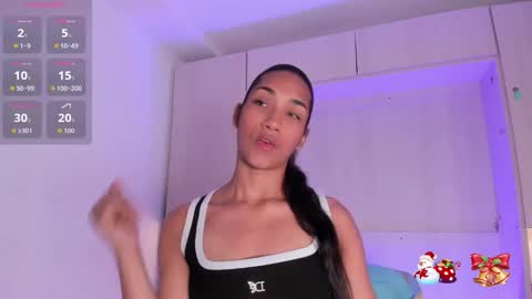 anaacollins_ online show from December 15, 11:48 am