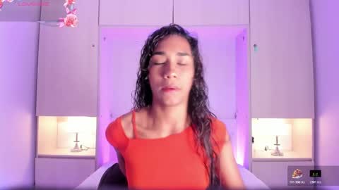 anaacollins_ online show from March 3, 12:22 pm