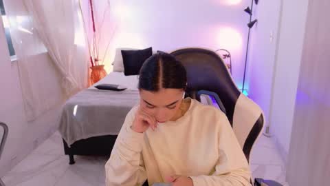 ANABEL WOLF  online show from November 29, 6:01 pm