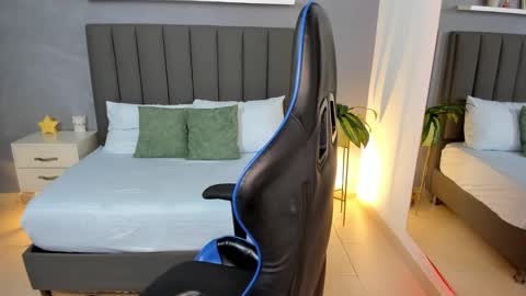 A N A online show from October 6, 12:44 pm