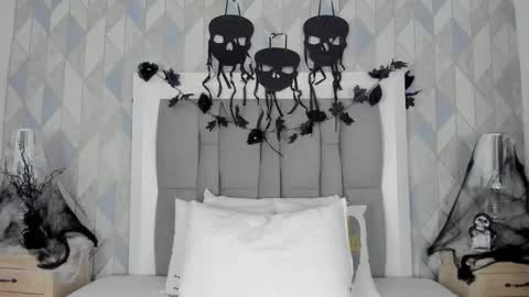   online show from October 31, 11:58 am