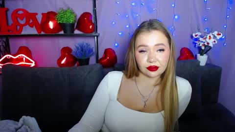 anastacyyellig online show from March 7, 6:35 am