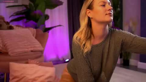 AnastasiaMills online show from November 11, 8:50 pm