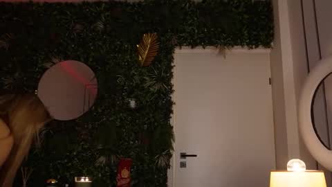 Anysia online show from December 22, 5:10 am