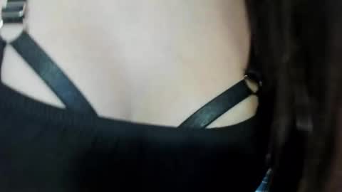 angela_nix online show from March 9, 3:26 pm