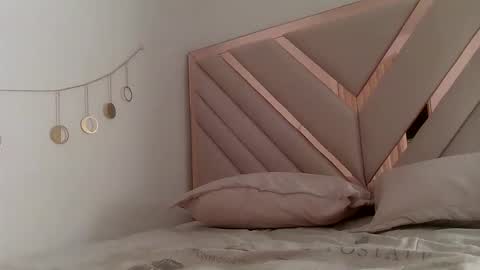 angelceleste14 online show from February 14, 4:25 am