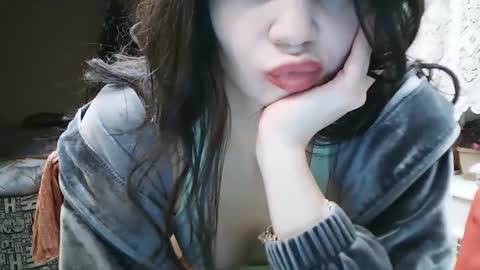 Angie online show from January 12, 5:07 pm