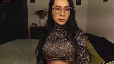  ANGELA ISABELLA  online show from March 25, 9:50 pm