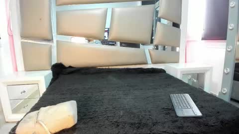 angely_js online show from November 10, 12:33 pm