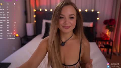 Im Anita thumb up me please its important online show from September 13, 10:40 pm