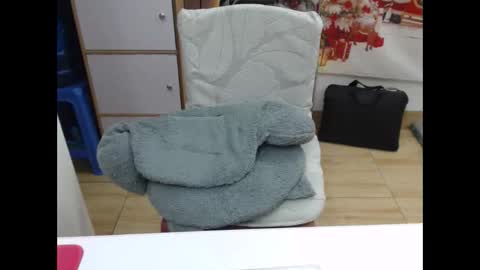 anna_xyz online show from December 21, 12:42 pm