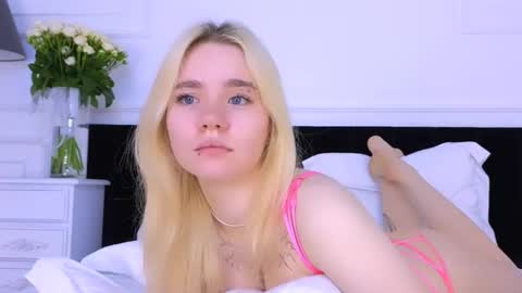 AnnaBelle online show from October 4, 2:50 am