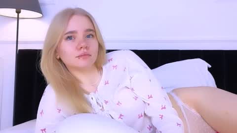 AnnaBelle online show from October 15, 2:36 am