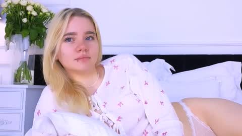 AnnaBelle online show from October 8, 2:27 am