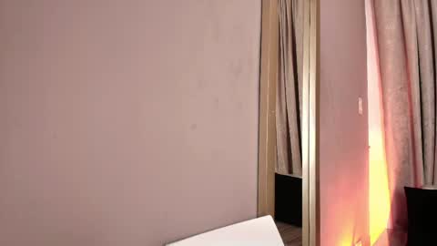 AnnaBrooks online show from April 11, 6:30 am