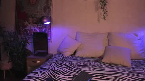 anne_cherrydh online show from October 4, 11:31 pm