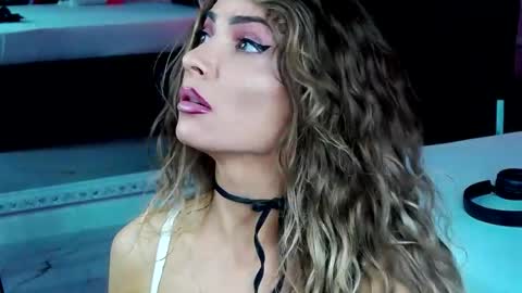 Anna online show from April 3, 6:11 am